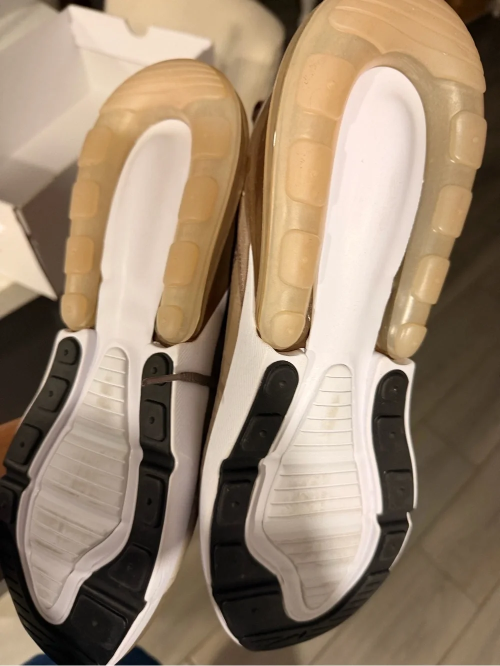 Nike Air Max 270 Men’s Athletic Shoes - Beige/Tan new in box